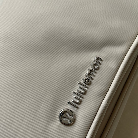 Lululemon Crossbody with Nano Pouch 2L - Trench - Picture 15 of 16